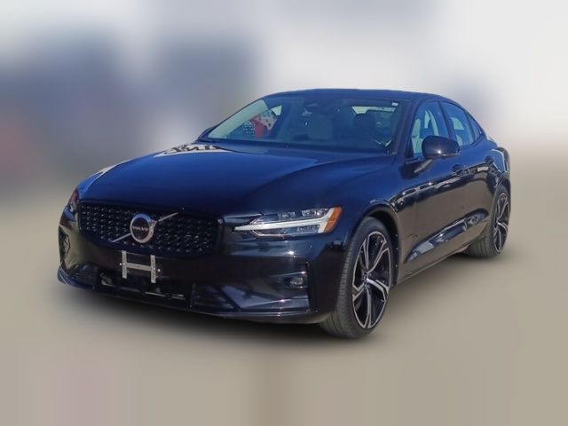 2024 Volvo S60 Plus Dark Theme