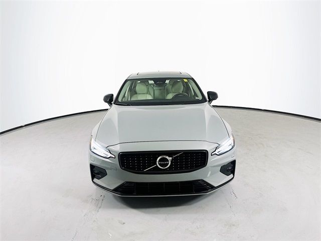 2024 Volvo S60 Plus Dark Theme