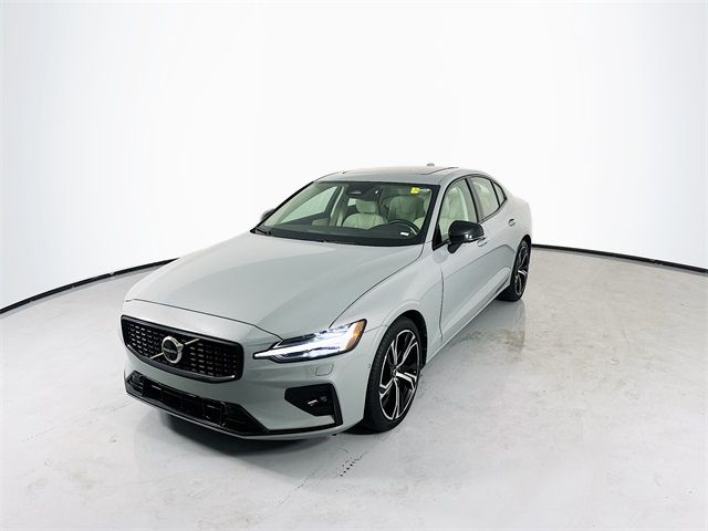 2024 Volvo S60 Plus Dark Theme