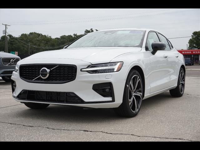 2024 Volvo S60 Plus Dark Theme