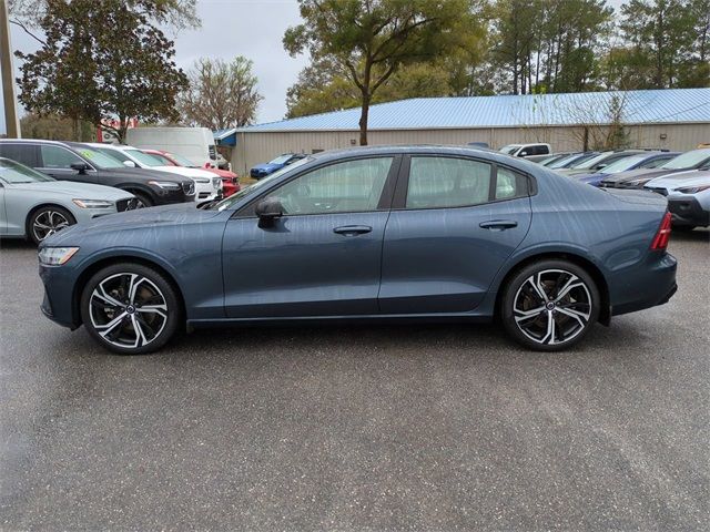 2024 Volvo S60 Plus Dark Theme