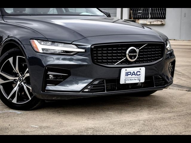 2024 Volvo S60 Plus Dark Theme