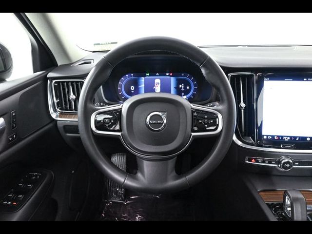 2024 Volvo S60 Plus Dark Theme