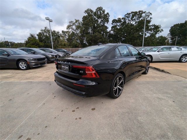 2024 Volvo S60 Plus Dark Theme