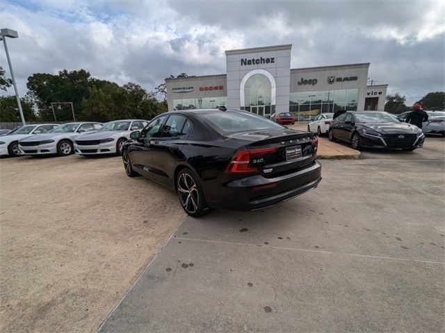 2024 Volvo S60 Plus Dark Theme