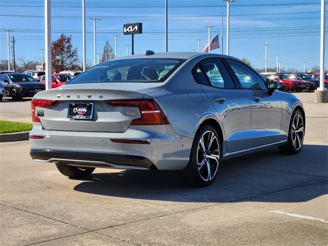 2024 Volvo S60 Plus Dark Theme