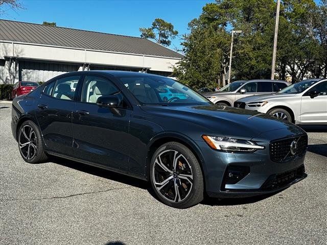 2024 Volvo S60 Plus Dark Theme