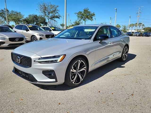 2024 Volvo S60 Plus Dark Theme