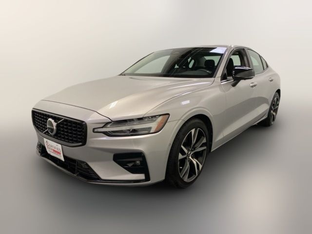 2024 Volvo S60 Plus Dark Theme