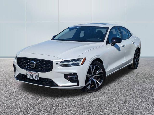 2024 Volvo S60 Plus Dark Theme