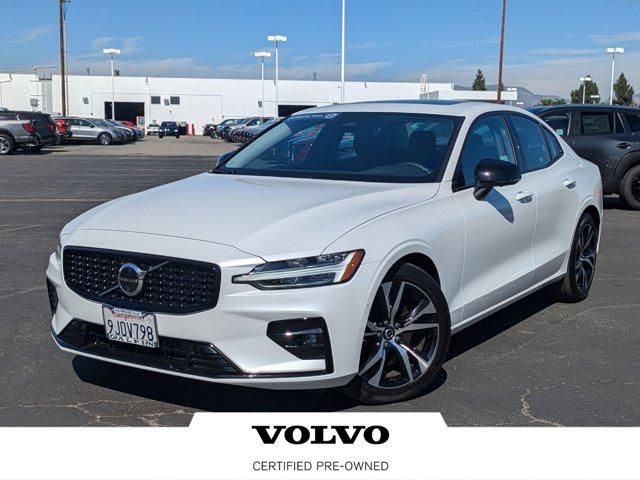 2024 Volvo S60 Plus Dark Theme