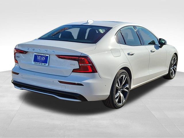 2024 Volvo S60 Plus Dark Theme