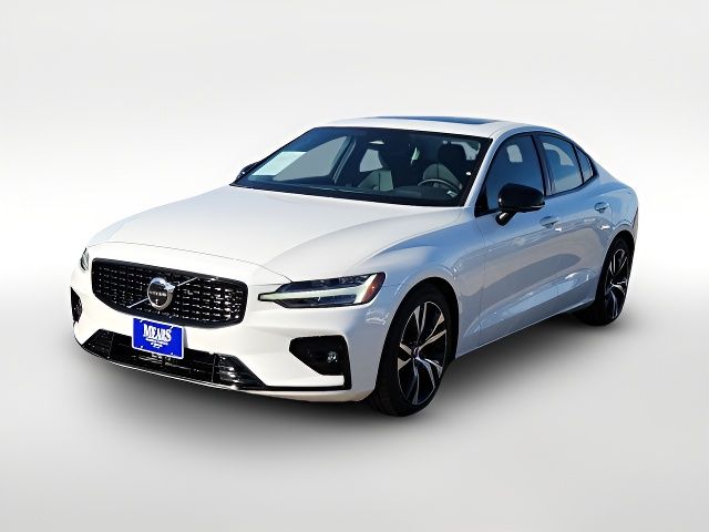 2024 Volvo S60 Plus Dark Theme