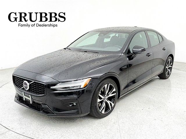 2024 Volvo S60 Plus Dark Theme