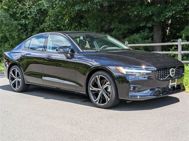 2024 Volvo S60 Plus Dark Theme