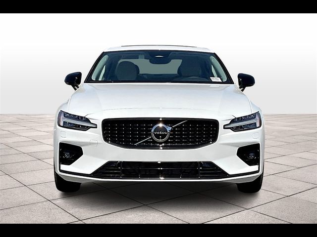 2024 Volvo S60 Plus Dark Theme