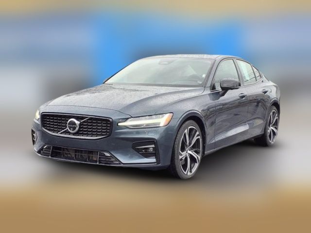 2024 Volvo S60 Plus Dark Theme