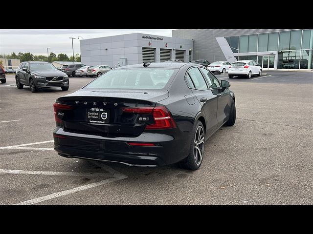 2024 Volvo S60 Plus Dark Theme