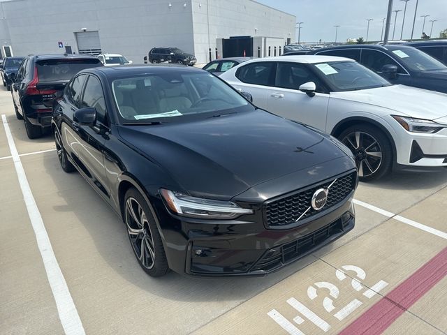 2024 Volvo S60 Plus Dark Theme