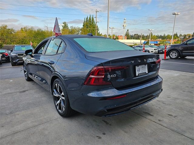 2024 Volvo S60 Plus Dark Theme