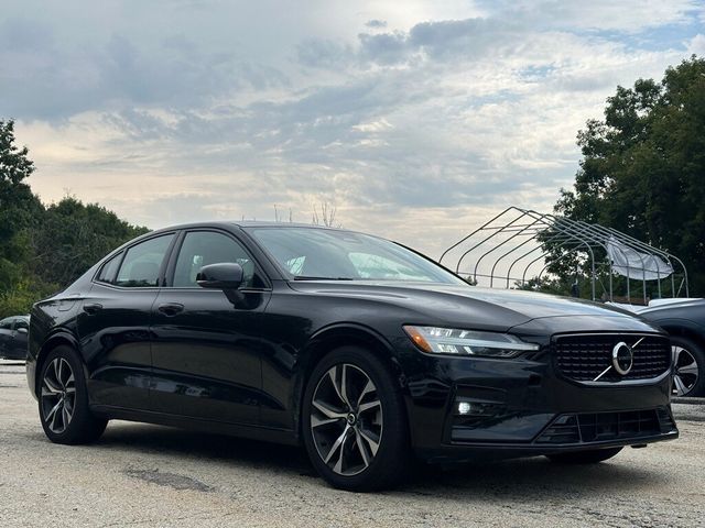 2024 Volvo S60 Plus Dark Theme