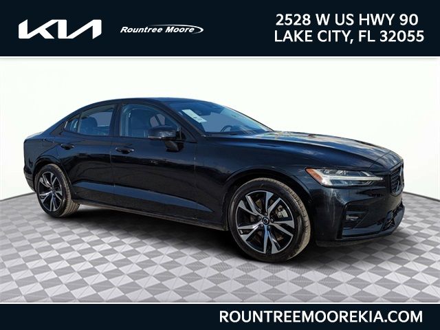 2024 Volvo S60 Plus Dark Theme