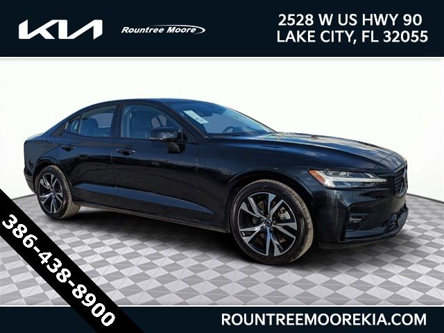 2024 Volvo S60 Plus Dark Theme