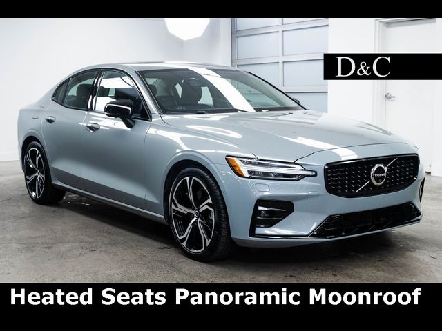 2024 Volvo S60 Plus Dark Theme