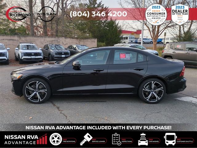 2024 Volvo S60 Plus Dark Theme