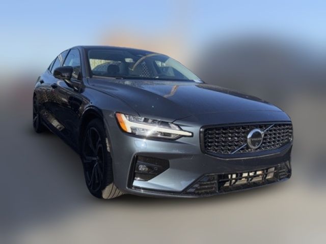 2024 Volvo S60 Plus Dark Theme