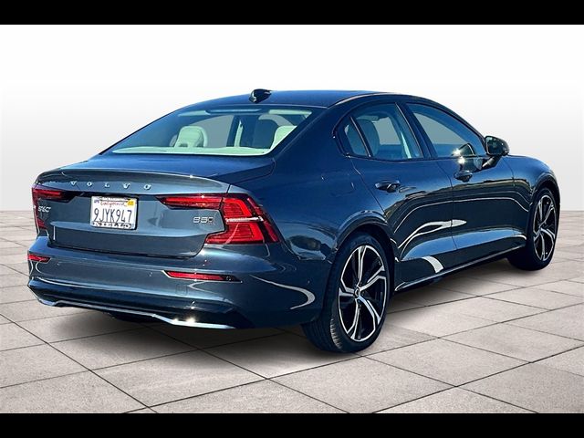 2024 Volvo S60 Plus Dark Theme