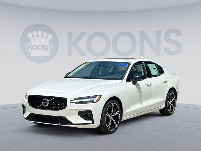 2024 Volvo S60 Plus Dark Theme