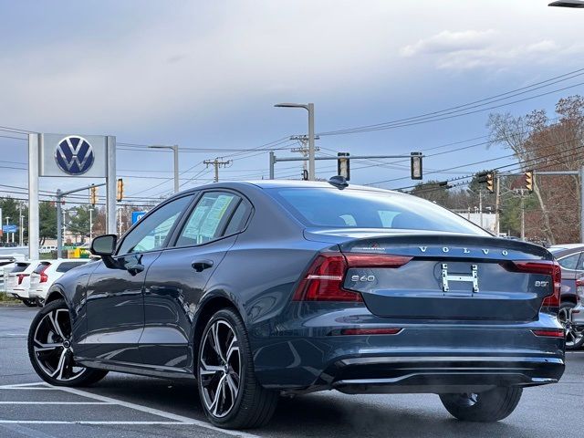 2024 Volvo S60 Plus Dark Theme