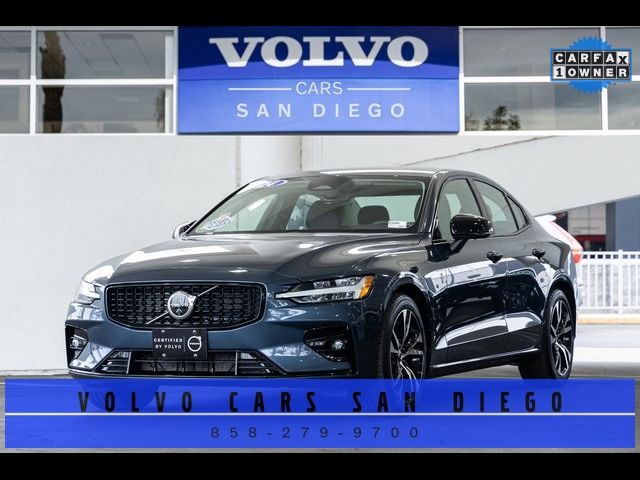 2024 Volvo S60 Plus Dark Theme