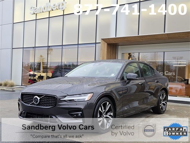 2024 Volvo S60 Plus Dark Theme