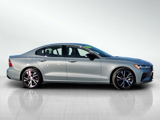 2024 Volvo S60 Plus Dark Theme