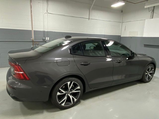 2024 Volvo S60 Plus Dark Theme