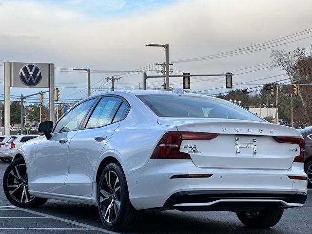 2024 Volvo S60 Plus Dark Theme