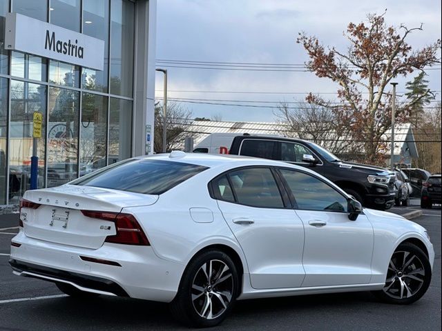 2024 Volvo S60 Plus Dark Theme