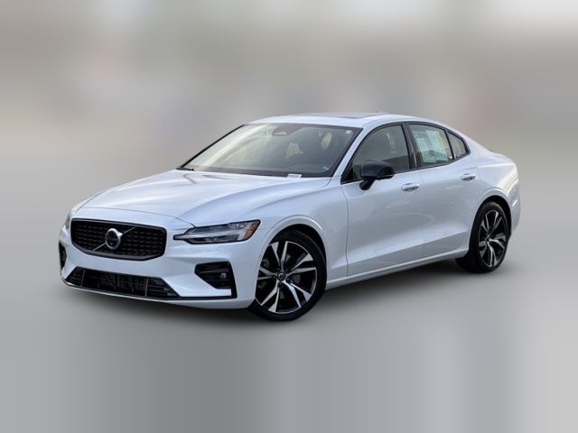 2024 Volvo S60 Plus Dark Theme