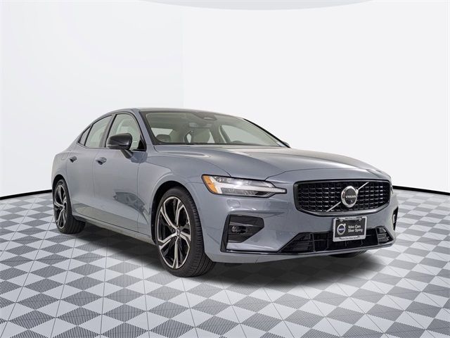 2024 Volvo S60 Plus Dark Theme