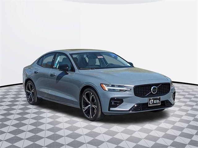 2024 Volvo S60 Plus Dark Theme