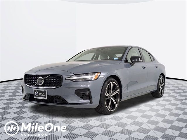 2024 Volvo S60 Plus Dark Theme