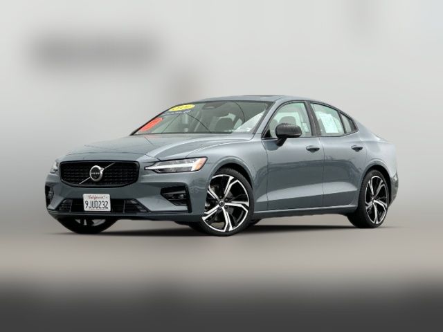 2024 Volvo S60 Plus Dark Theme