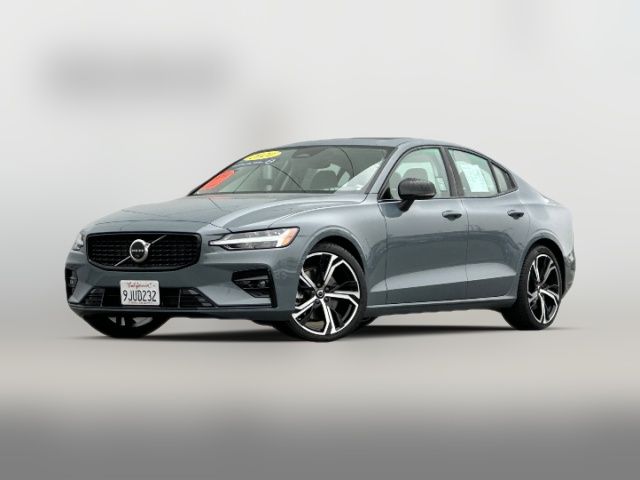 2024 Volvo S60 Plus Dark Theme