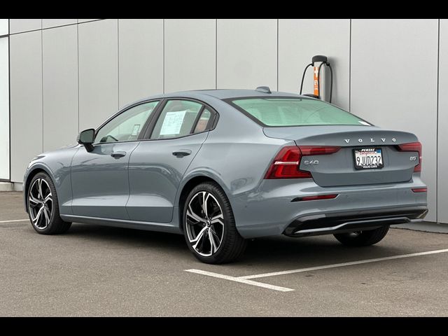 2024 Volvo S60 Plus Dark Theme