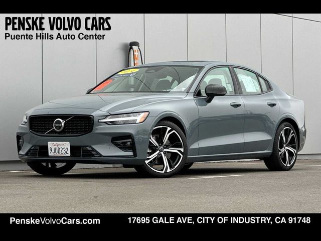 2024 Volvo S60 Plus Dark Theme