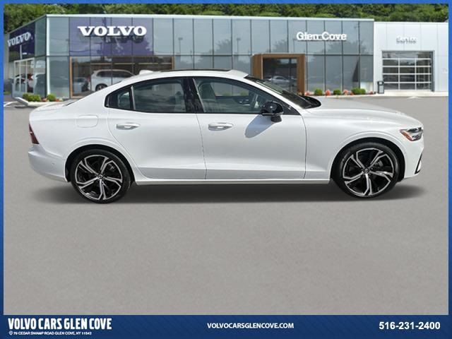 2024 Volvo S60 Plus Dark Theme