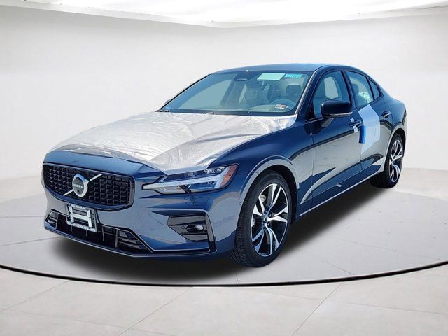 2024 Volvo S60 Plus Dark Theme