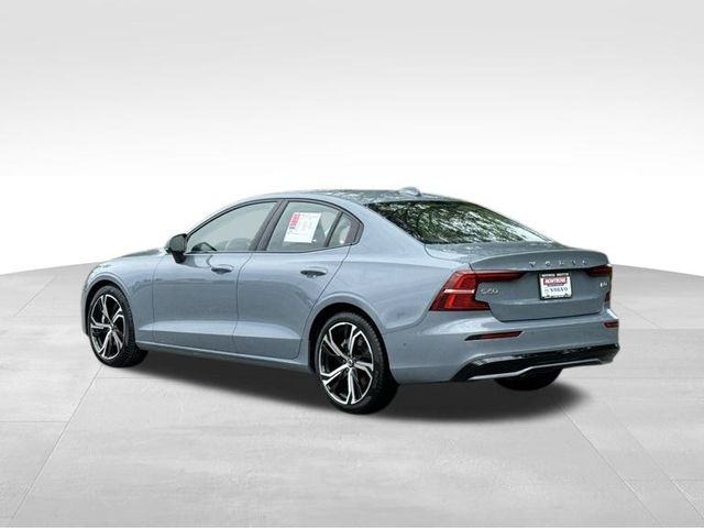 2024 Volvo S60 Plus Dark Theme